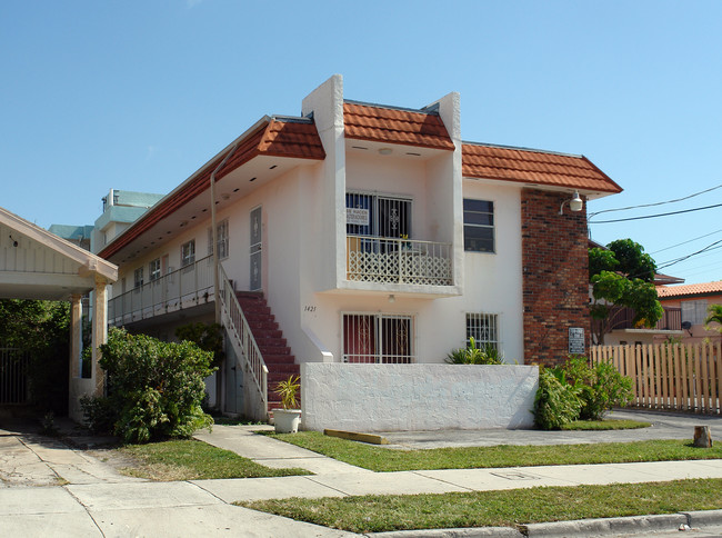 1421 NW 1st St in Miami, FL - Foto de edificio - Building Photo