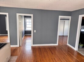 18 Hall St, Unit 3 in New Bedford, MA - Building Photo