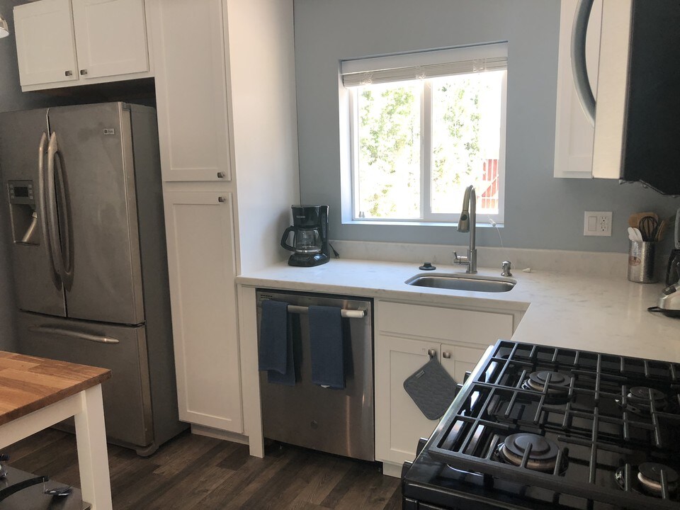 6331 Longridge Ave, Unit 00001-6805KA in Los Angeles, CA - Building Photo