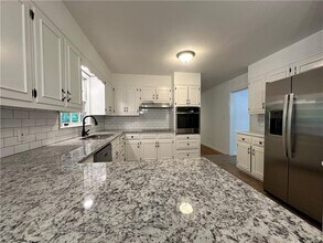 4794 Cambridge Dr in Atlanta, GA - Building Photo - Building Photo