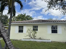 2051-2055 NE 167th St in North Miami Beach, FL - Building Photo