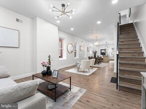 80 W Sharpnack St in Philadelphia, PA - Building Photo - Building Photo