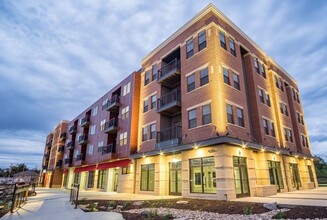 Carbon at Union Corners in Madison, WI - Foto de edificio - Building Photo