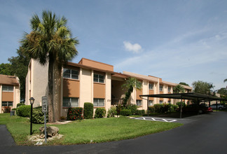 Forest Lakes Village in Sarasota, FL - Building Photo - Building Photo