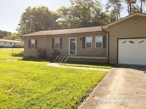 103 Mapletree Ln in Lenoir City, TN - Building Photo - Building Photo