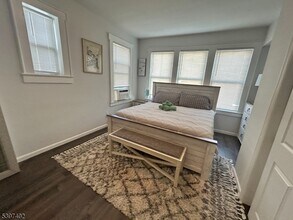 142 Mapes Ave in Newark, NJ - Foto de edificio - Building Photo