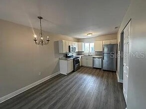 2621 Pine Lake Terrace in Sarasota, FL - Building Photo - Building Photo