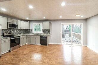 7438 Mockingbird Trail in Riverdale, GA - Building Photo - Building Photo