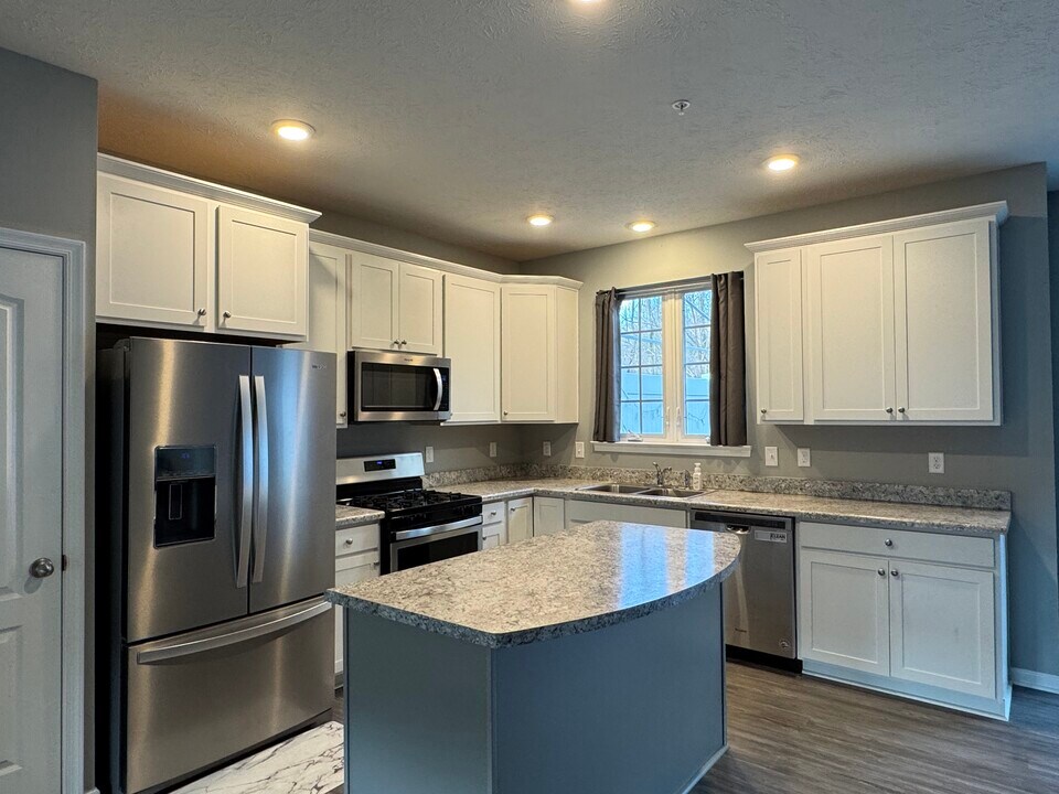 2279 Flint Dr in Washington, PA - Building Photo