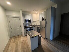 1013 St Paul St, Unit 2F in Baltimore, MD - Building Photo