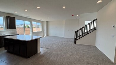 8417 Sycamore Creek St in Las Vegas, NV - Foto de edificio - Building Photo