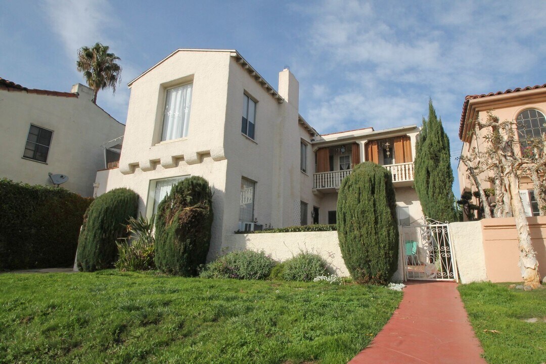 8149 Blackburn Ave in Los Angeles, CA - Building Photo