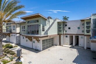 Latitude 33 in Encinitas, CA - Foto de edificio - Building Photo