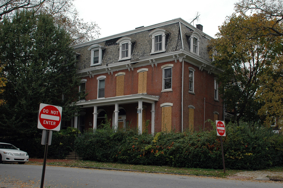 103 E Jacoby St in Norristown, PA - Foto de edificio