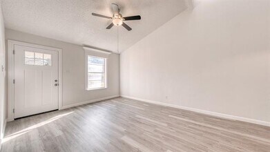 1014 Lynn St in Weatherford, TX - Building Photo - Building Photo