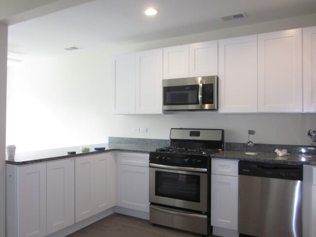 2020 N Bissell St, Unit 2R
