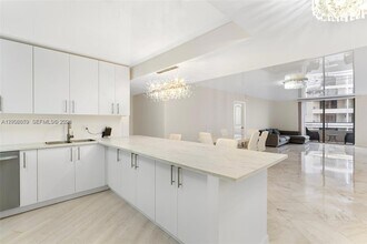 2500 Parkview Dr, Unit 1714 in Hallandale Beach, FL - Foto de edificio - Building Photo