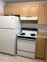 9360 Fontainebleau Blvd in Miami, FL - Building Photo - Building Photo