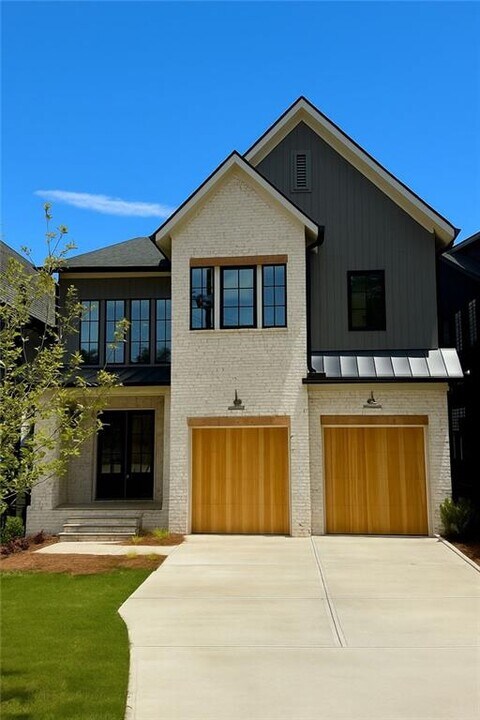 2583 Apple Valley Rd in Atlanta, GA - Building Photo