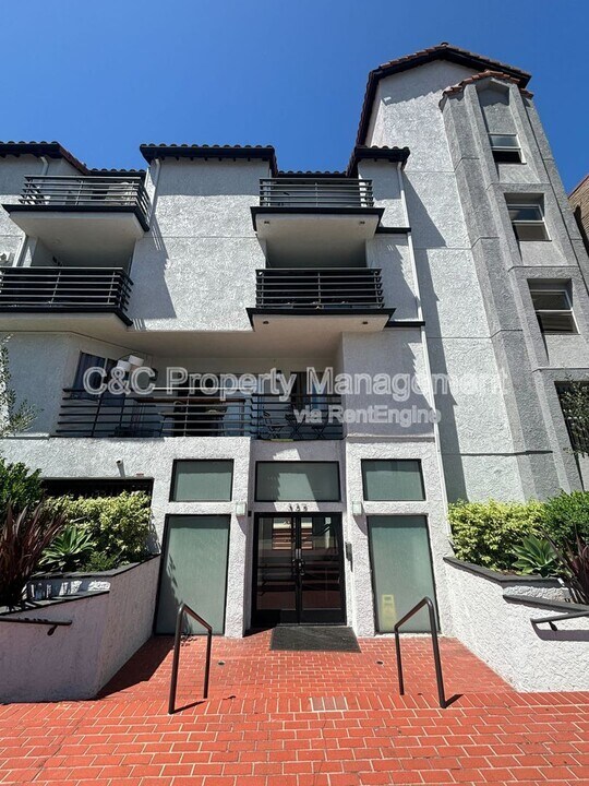 327 Chestnut Ave in Long Beach, CA - Building Photo