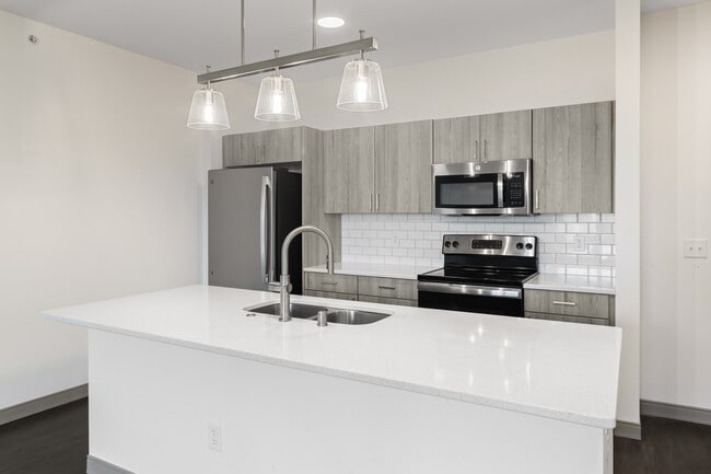 2420 E Capitol Dr in Shorewood, WI - Building Photo - Building Photo