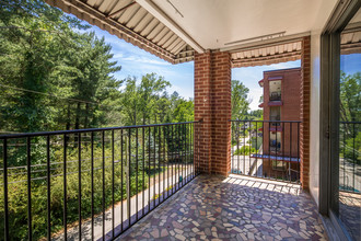 Grove Park Apartments in Asheville, NC - Building Photo - Building Photo