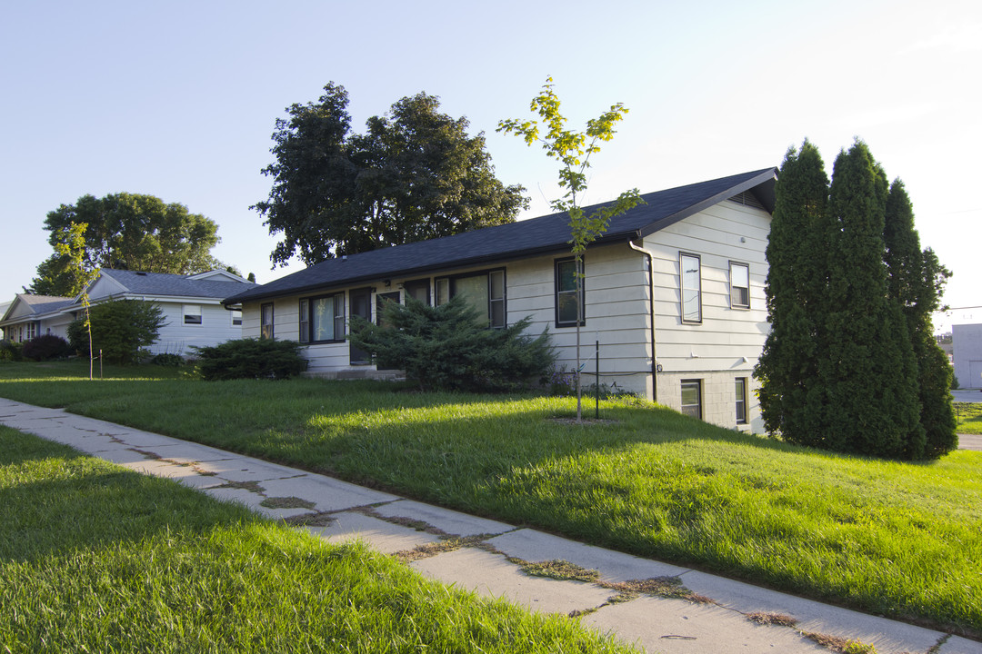 1504 Eder Ln in West Bend, WI - Building Photo