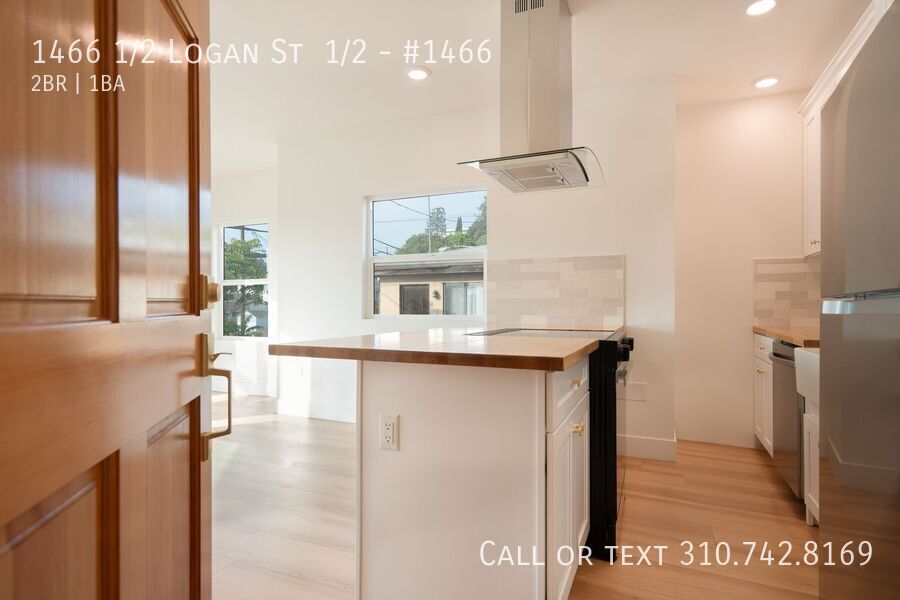 1466 1/2 Logan St in Los Angeles, CA - Building Photo