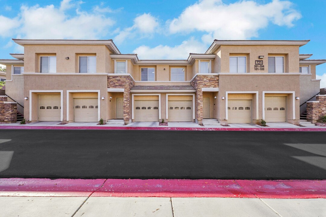 721 Peachy Canyon Cir in Las Vegas, NV - Building Photo