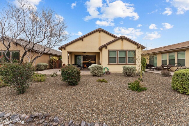 3756 Goldmine Cyn Wy in Wickenburg, AZ - Foto de edificio - Building Photo