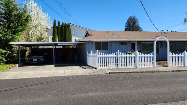 310 21st St in Washougal, WA - Building Photo - Building Photo