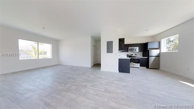 321 S Shore Dr-Unit -12 in Miami Beach, FL - Foto de edificio - Building Photo