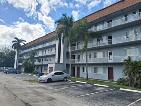 6289 Lear Dr in Atlantis, FL - Building Photo