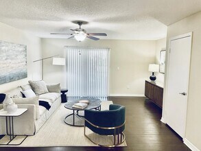 Madison Oaks Apartment Homes in Palm Harbor, FL - Foto de edificio - Building Photo