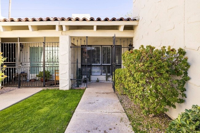 5511 N 71st Pl in Paradise Valley, AZ - Building Photo - Building Photo