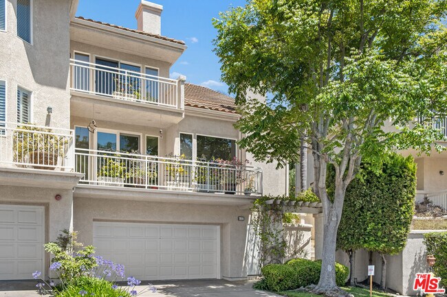 682 Palisades Dr in Los Angeles, CA - Building Photo - Building Photo