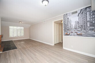 2585 Marilee Ln in Houston, TX - Building Photo - Building Photo