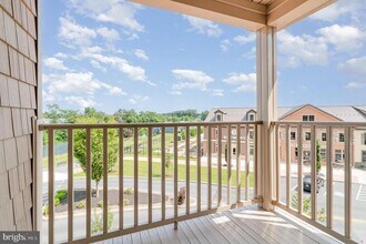 1708 Fairmont Dr-Unit -306 in Harrisburg, PA - Foto de edificio - Building Photo