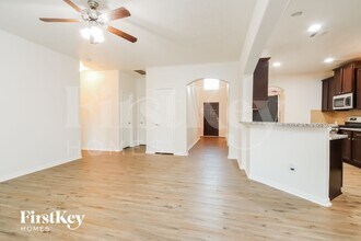 28603 Hidden Lake W in Magnolia, TX - Foto de edificio - Building Photo