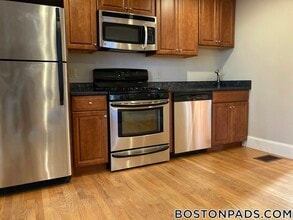 429 Franklin St in Cambridge, MA - Building Photo - Building Photo