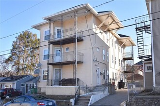 337 Dulude St in Woonsocket, RI - Foto de edificio - Building Photo