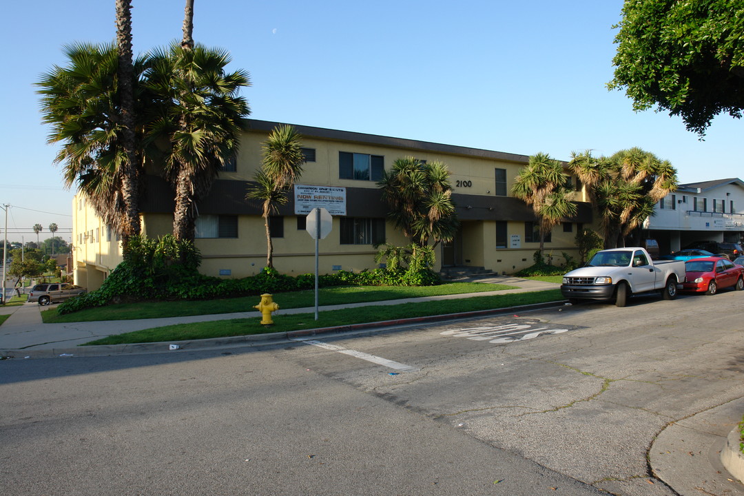 The Cimmarron Apartments in Gardena, CA - Foto de edificio