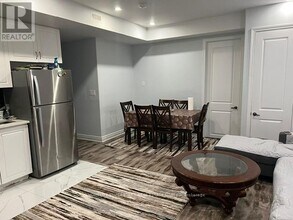 45 Rolling Acres Dr in Brampton, ON - Building Photo - Building Photo