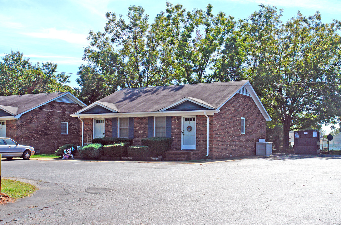 102 Long Forest Dr in Greenville, SC - Building Photo