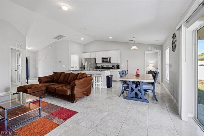 3217 NW 3rd Ave in Cape Coral, FL - Building Photo - Building Photo