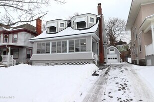 442 Plymouth Ave in Schenectady, NY - Building Photo