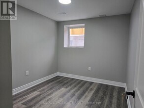 30 Duxbury Rd in Brampton, ON - Building Photo - Building Photo