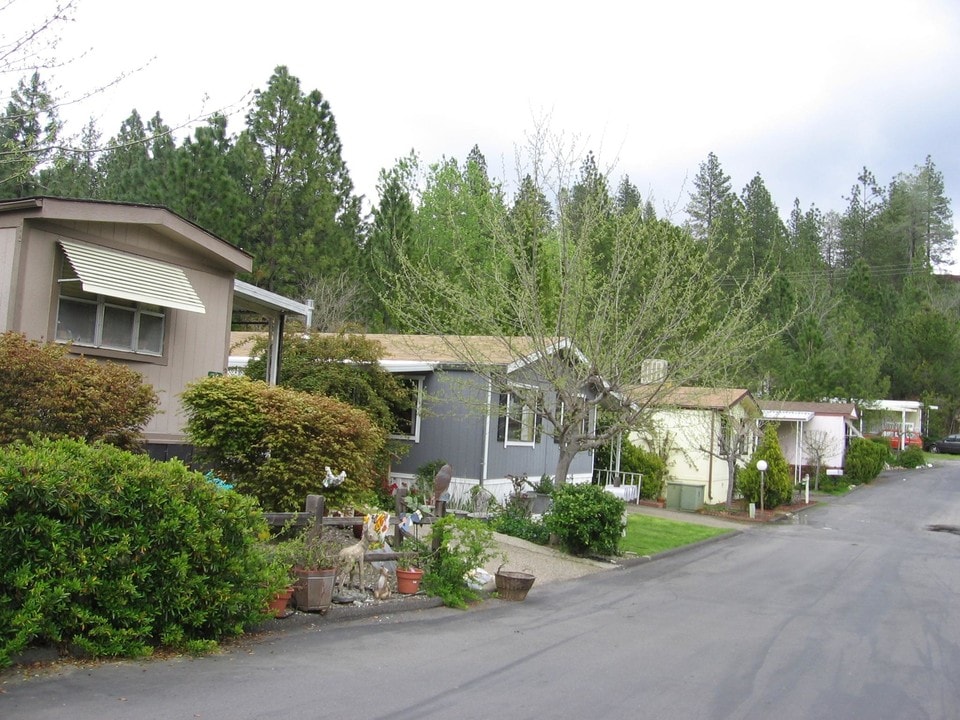 Columbia Mobile Home Park in Sonora, CA - Building Photo