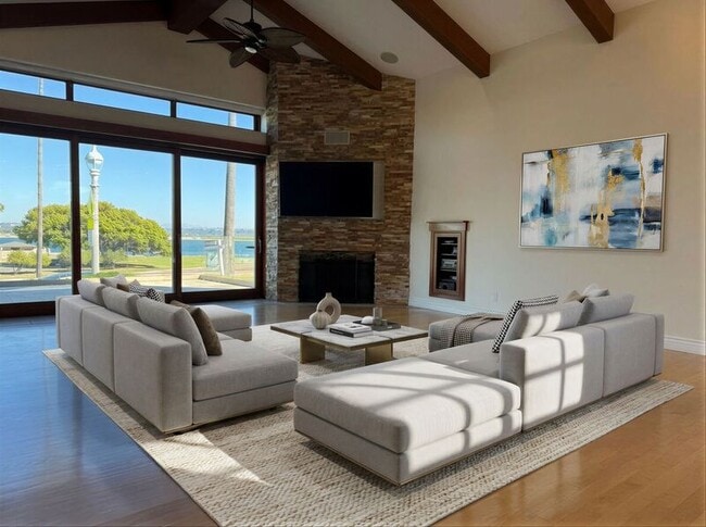 3522 Crown Point Dr in San Diego, CA - Building Photo - Building Photo