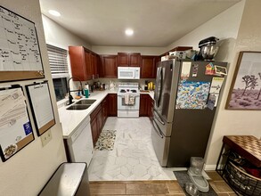 955 Postal Way in Vista, CA - Building Photo - Building Photo